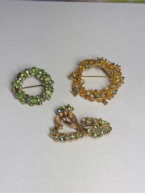 Vintage Wreath Green & Gold Brooch Set – 3 Piece